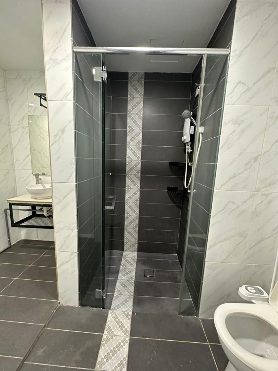 Loft Signature Executive Suite Empire City ペタリンジャヤ エクステリア 写真
